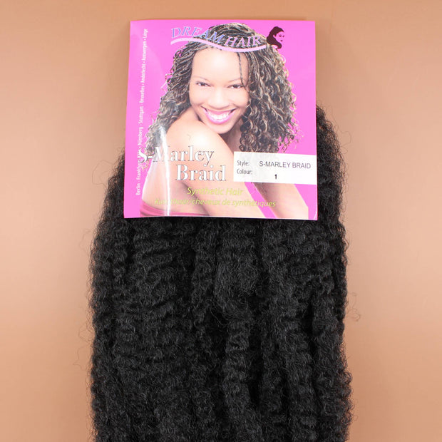 Zu sehen ist das Produkt DREAM HAIR Marley Twist Braiding Hair #1 in der Vorderansicht, vor einem braun-orangenen Hintergrund.