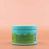 Das Kinder Haarpflegeprodukt JUST FOR ME Curl and Coil Cream Kids 340g in der Rückansicht vor einem braun-orangen Hintergrund.