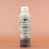 Das Hautpflegeprodukt SHEA GOLD Liquid Black Soap 240ml in der Vorderansicht vor einem braun-orangen Hintergrund.